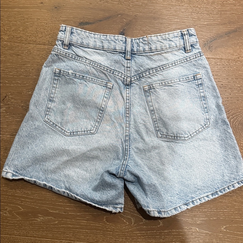 Zara High Rise Light Wash Denim Mom Shorts Size 6 EUR 38 - Picture 5 of 5